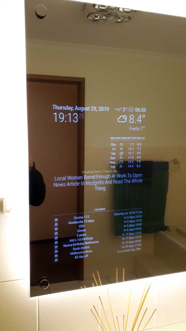 Smart mirror layout